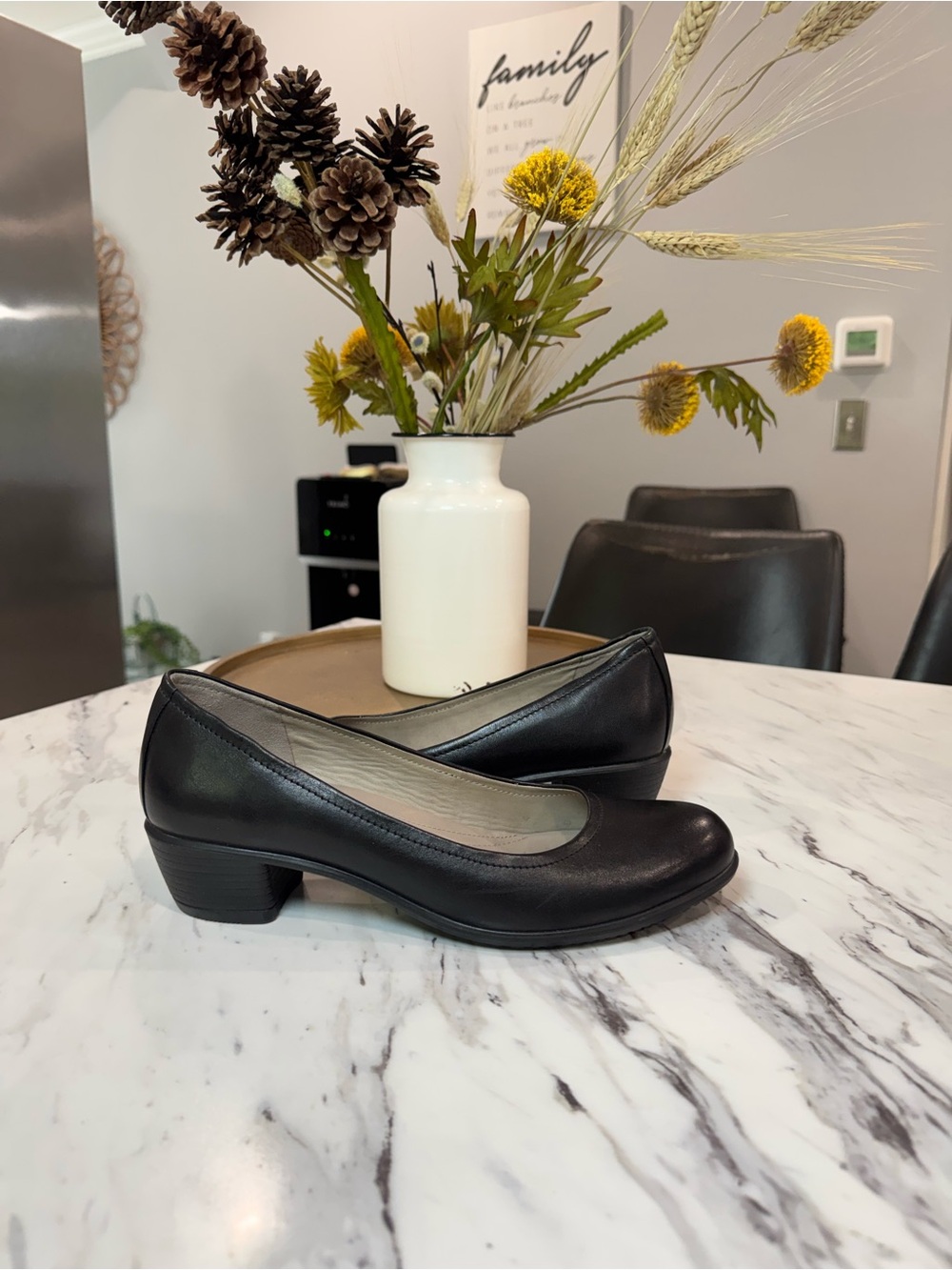 ECCO Sculptured 45 Leather Pumps Womens Size 39 Black Block Heel Round Toe
